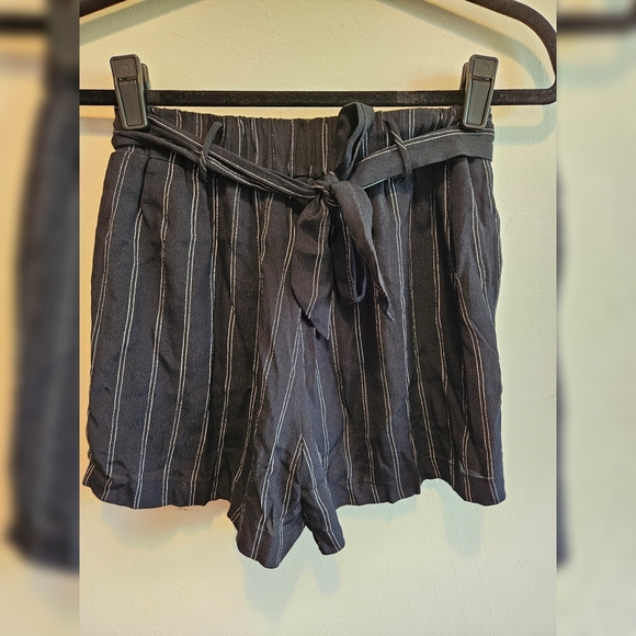 Wilfred Pin Stripe Short - Picture 5 of 7